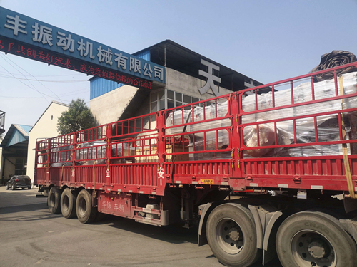 全不銹鋼噴砂直線振動篩已發(fā)貨,請袁經(jīng)理注意查收！